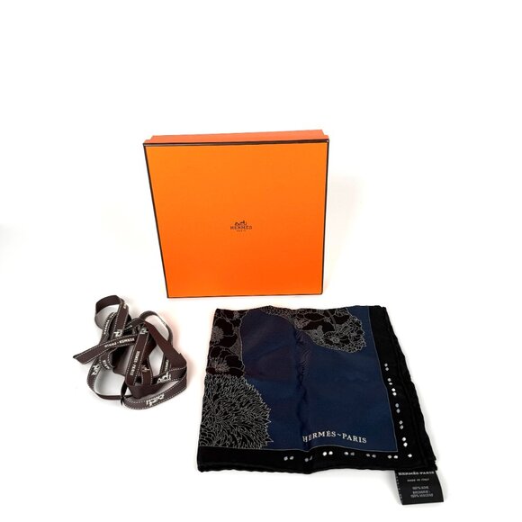 Authentic HERMES Robe Legere Embroidered Black Creme Silk Square Scarf 45 - Picture 3 of 15